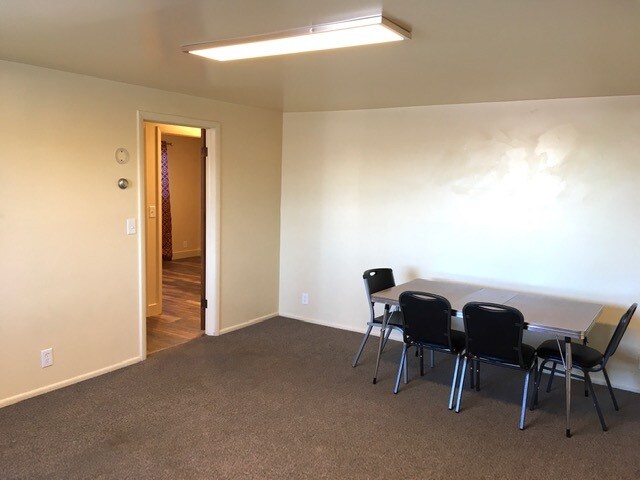 Building Photo - 814 N 700 E