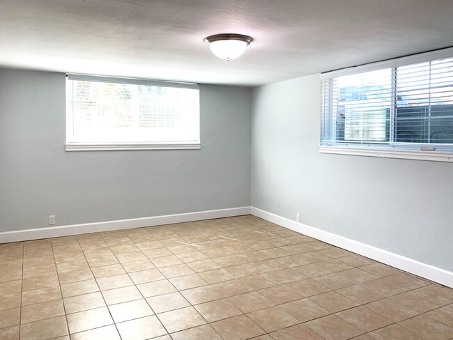 Building Photo - Tenth East Apartments