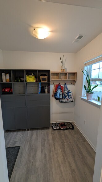 Building Photo - 2500 Normandy Rd