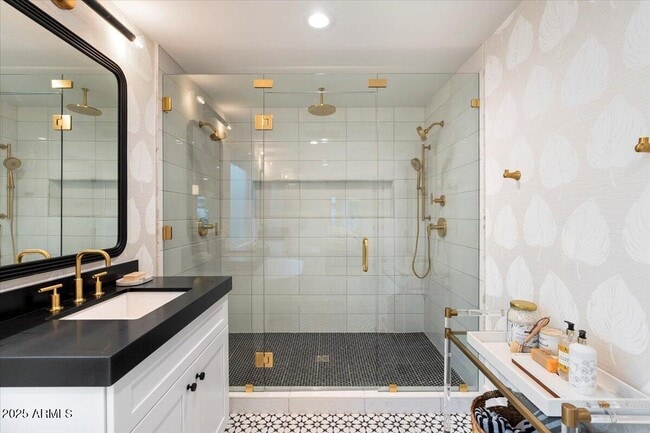 Building Photo - 8014 E Del Tesoro Dr