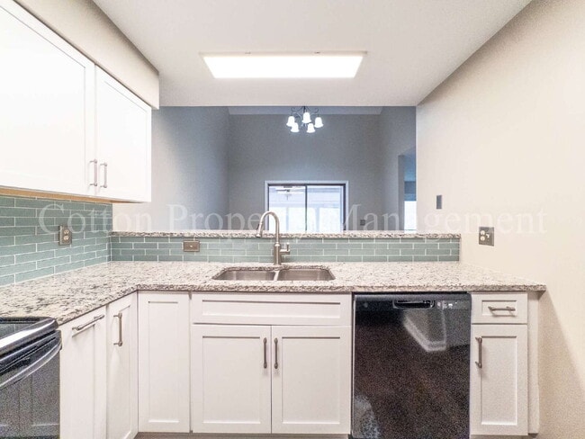 Building Photo - 202 Crooked Creek Rd