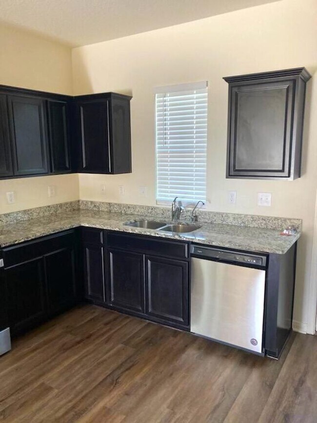 Building Photo - Open concept ranch