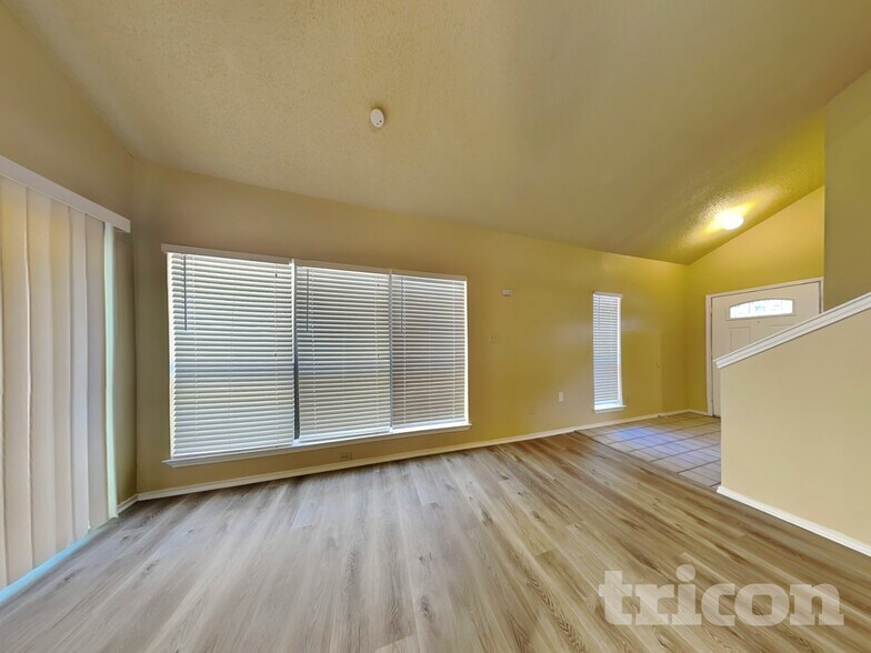 Building Photo - 1715 Cordova Dr