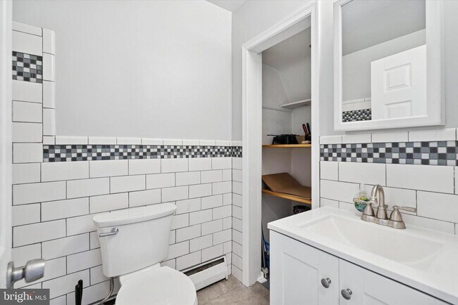 Building Photo - 811 Burmont Rd