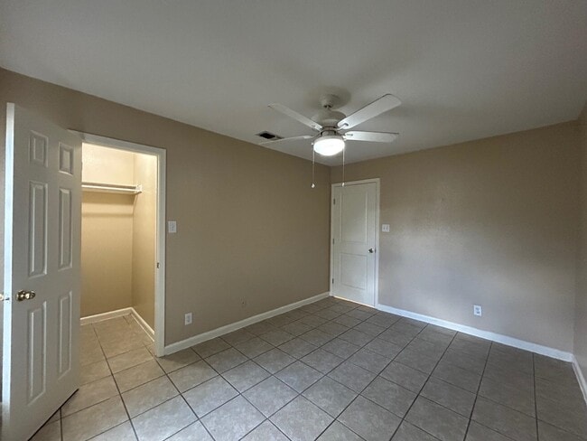 Building Photo - 8623 Oakridge Loop