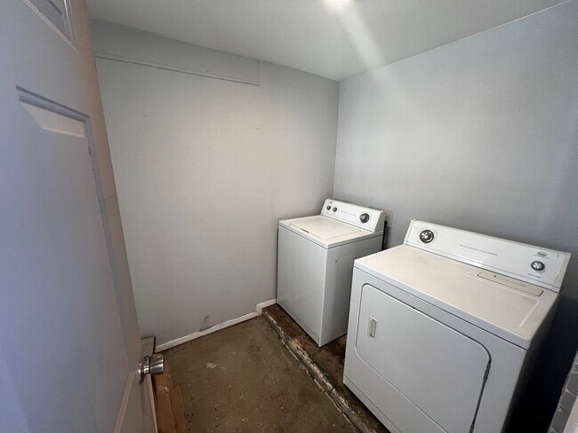 Building Photo - 1409 E 38th St