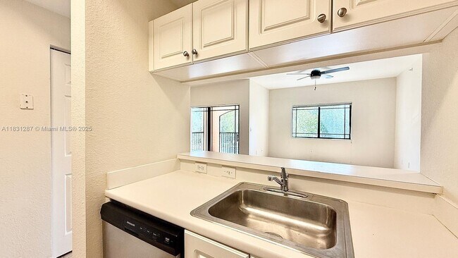 Building Photo - 2807 Veronia Dr