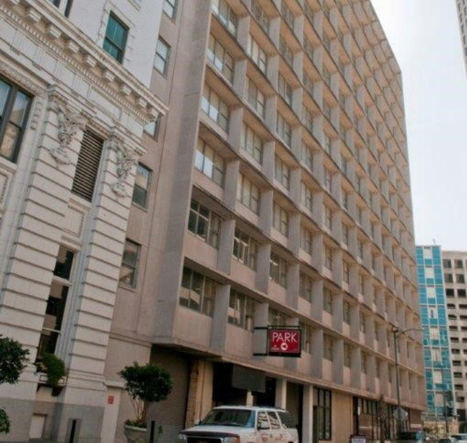 Building Photo - 925 Common St