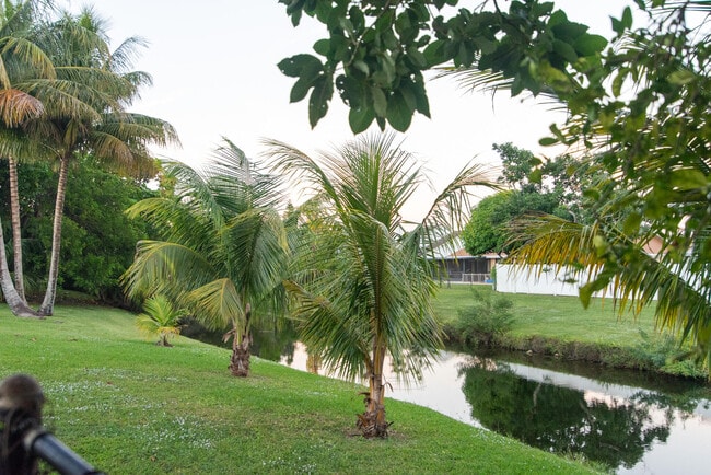 Building Photo - 820 Lantern Tree Ln