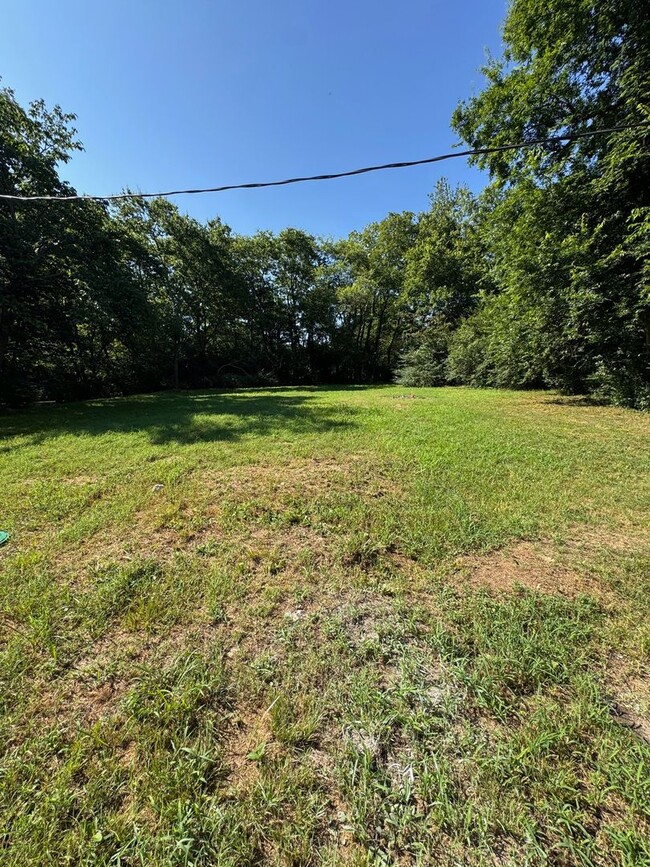 Building Photo - 2857 Lakeland Dr