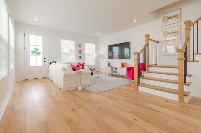 Building Photo - 2119 Parnell Dr