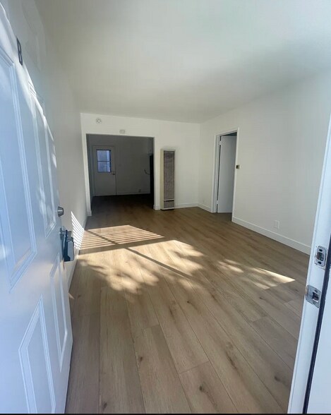 Living room - 1436 Manhattan Beach Blvd