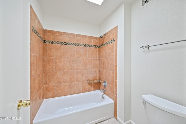 Building Photo - 612 S Allred Dr