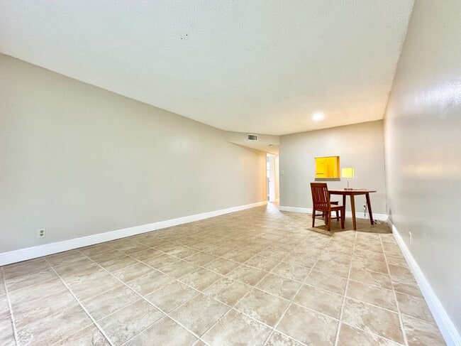 Building Photo - 8001 Fairview Dr