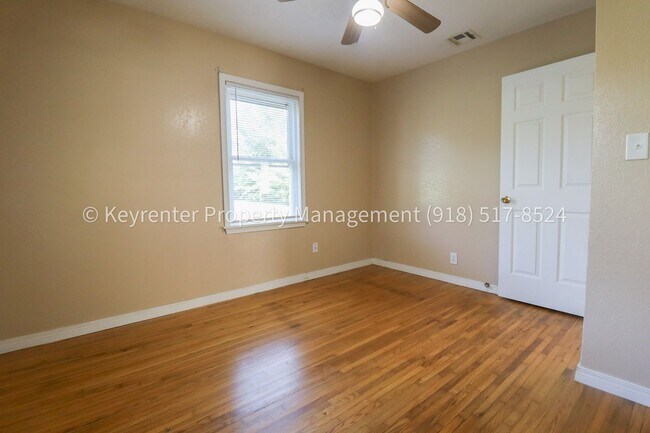 Building Photo - 2 Bed 1 Bath Tulsa - Move-in Ready!