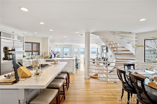 Building Photo - 536 The Strand