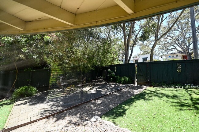 Building Photo - Dolores Street Triplex