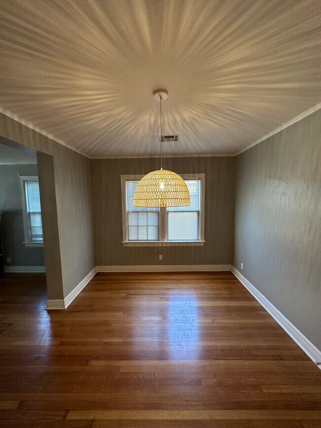 Building Photo - 1015 NW 40th St