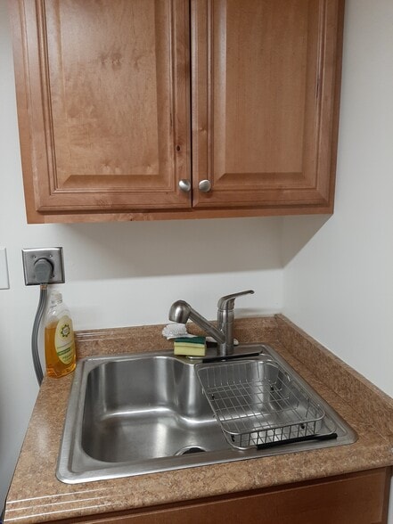 Kitchen - 7827 Butterfield Ln