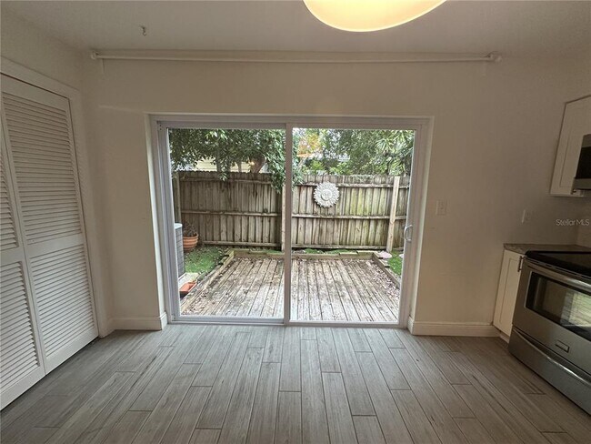 Building Photo - 308 S Bungalow Park Ave