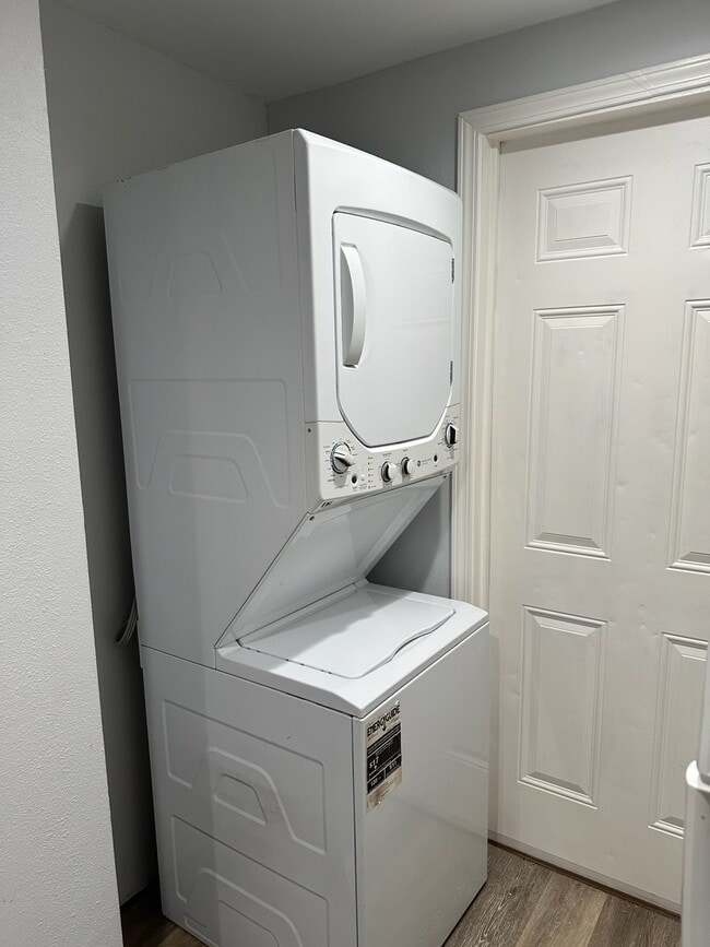 Building Photo - 2009 30th St