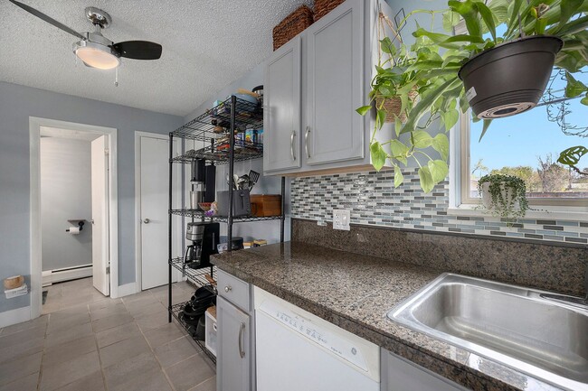 Building Photo - University Hills 2 bedroom and 1.5 Bath Co...