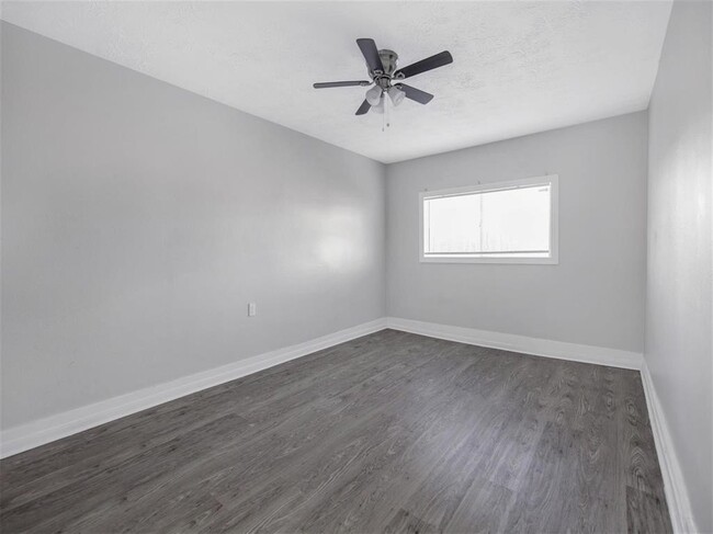 Building Photo - 3810 Lehall St