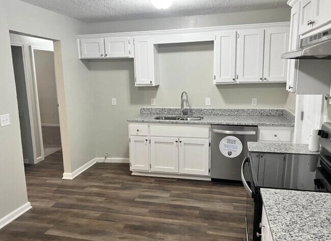 Building Photo - 751 Farrowood Dr