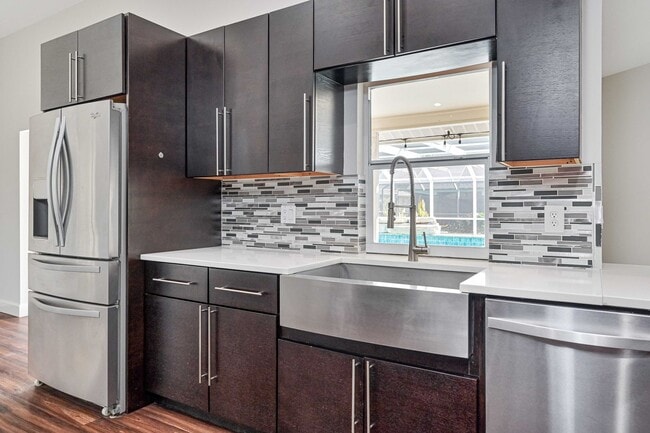 Building Photo - 4 Bed/ 2 Bath ~ Single Family Pool Home in San Carlos Park!