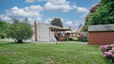 Building Photo - UPDATED!! 3 bed, 2 bath house with solar p...