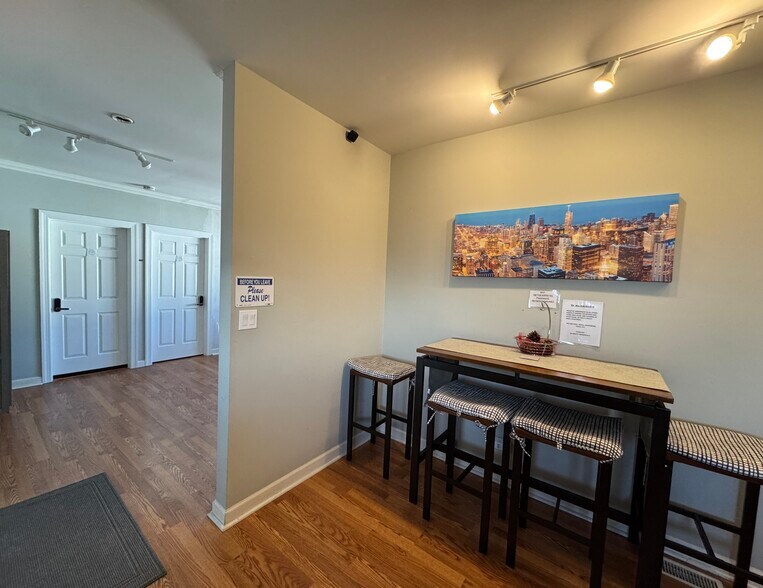 Building Photo - 8129 Ogden Ave