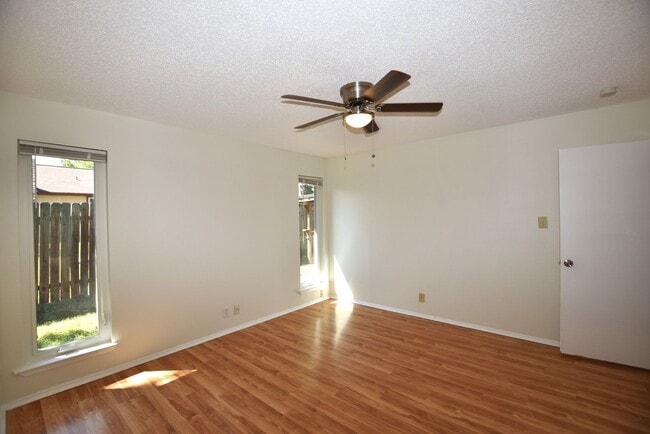 Building Photo - Cozy Brushy Creek 1 story - Cul-de-sac Lot