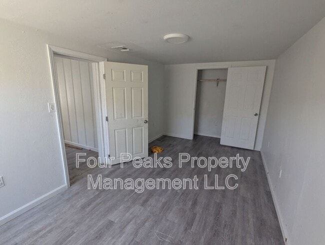 Building Photo - 102 E Hatcher Rd