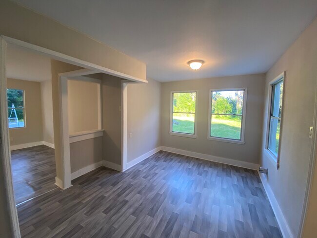 Building Photo - 1303 S Hart Ave