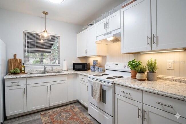 Building Photo - 3826 NW 14th Pl