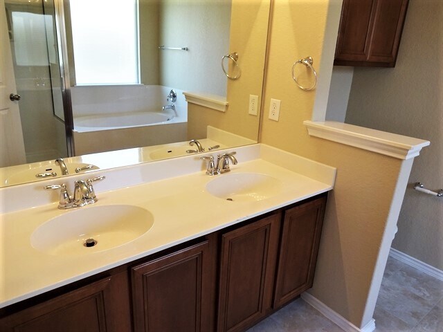 Building Photo - 631 Tom Kemp Dr