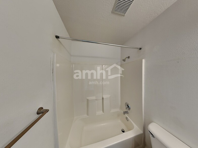 Building Photo - 117 E 1875 N