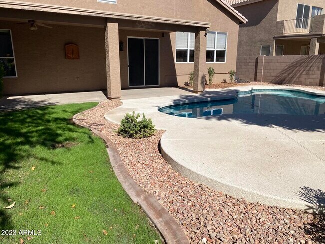 Building Photo - 2331 W Toledo Pl