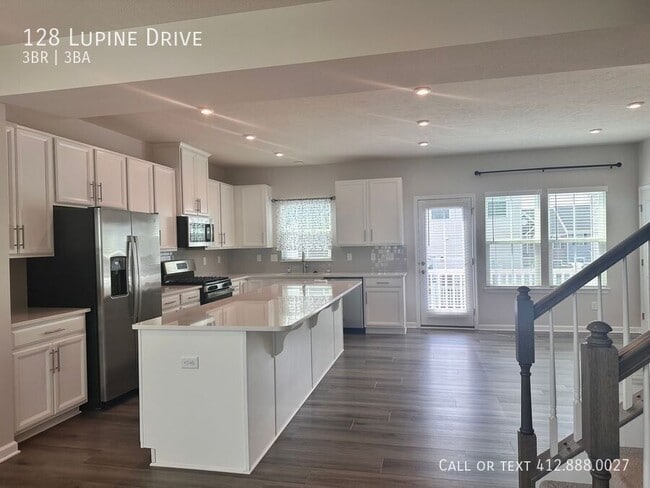 Building Photo - 128 Lupine Dr