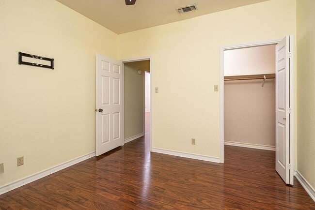 Building Photo - 108 Holly Hill Dr