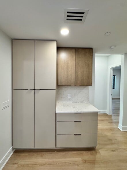 Building Photo - 85 W High St