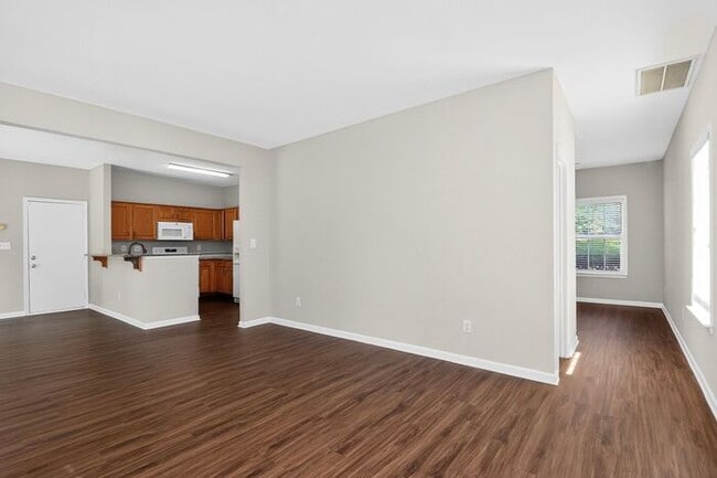 Building Photo - Recently Updated 4BD/2.5BA Home in Melbourne Community of Huntersville!