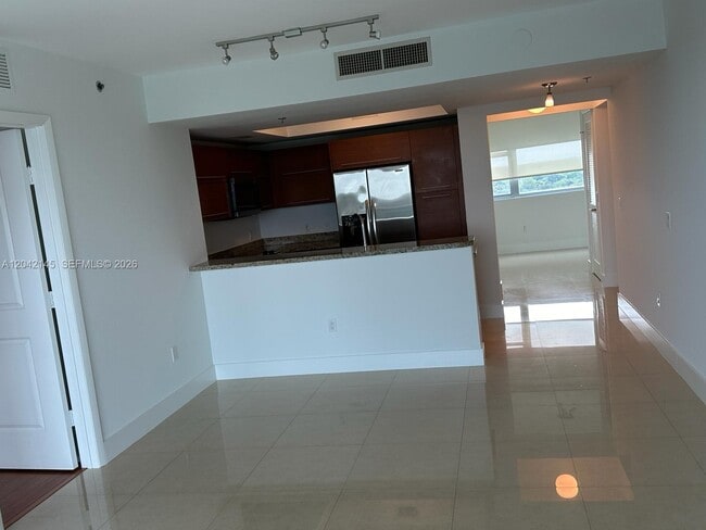 Building Photo - 2641 N Flamingo Rd