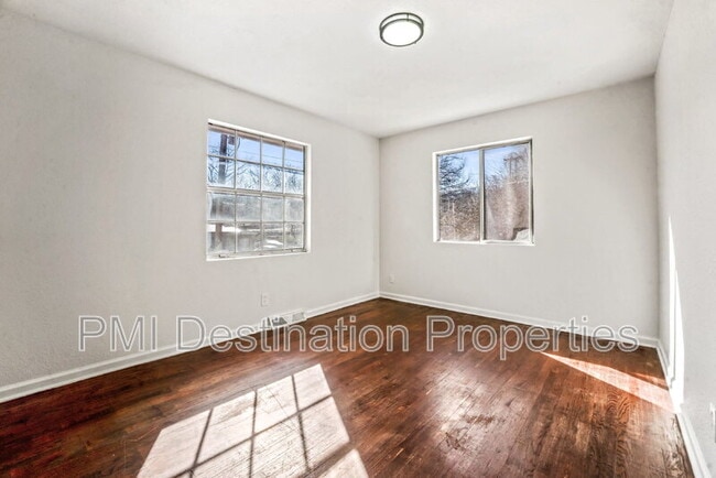 Building Photo - 3542 N 60 St