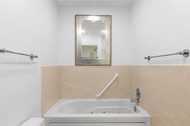 Building Photo - 4925 Collins Ave