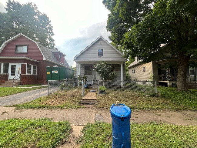 Building Photo - 2317 Grand Ave