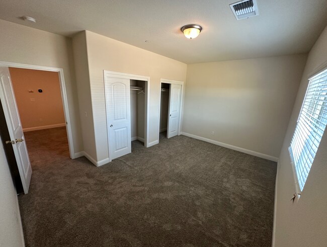 Building Photo - 2494 Valdes Dr