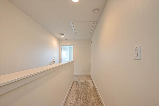 Building Photo - 11315 S Main St