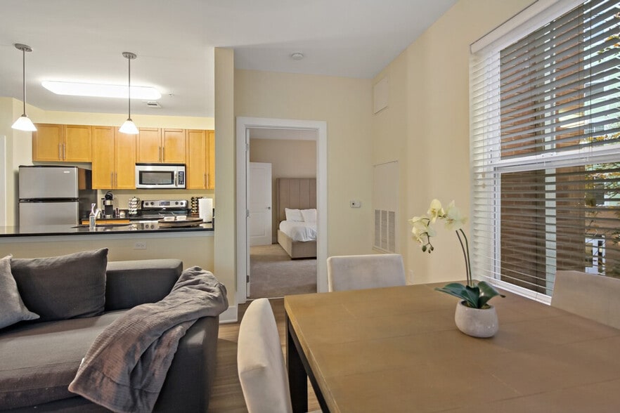 Building Photo - 615 S Columbus St