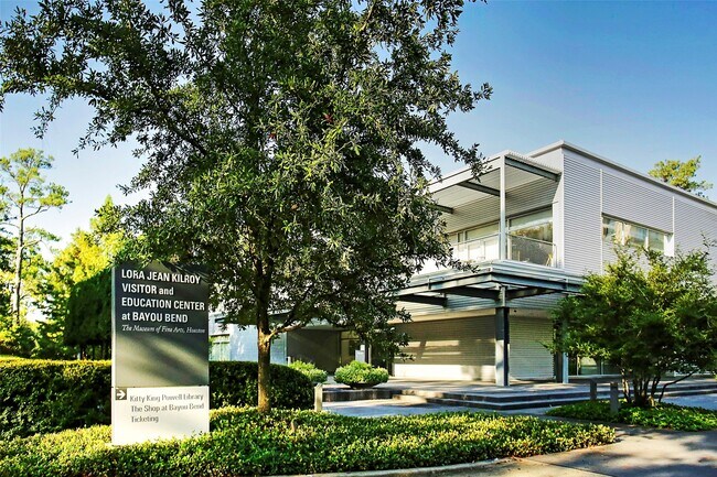 Building Photo - 5810 Venice St